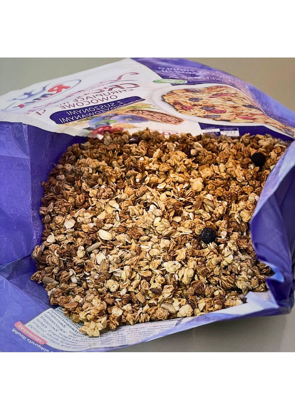 Мюслі Vitadella Crunchy з вівсяних пластівців та сухофруктів: журавлина, чорниця 350 г R-mix (Crunchy-r-mix-cran-blue-350) No Brand — Польща