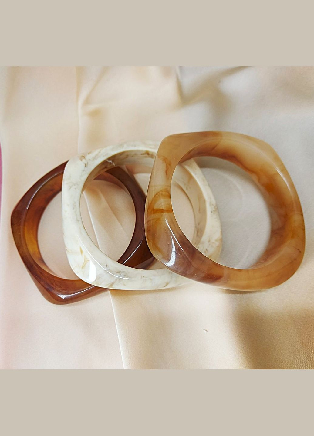 Комплект массивных 3 браслета с мраморным принтом No Brand (338217767)