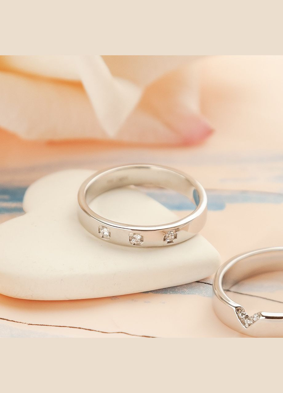 Срібне кільце матове з трьома маленькими білими фіанітами 16 No Brand (333705544)