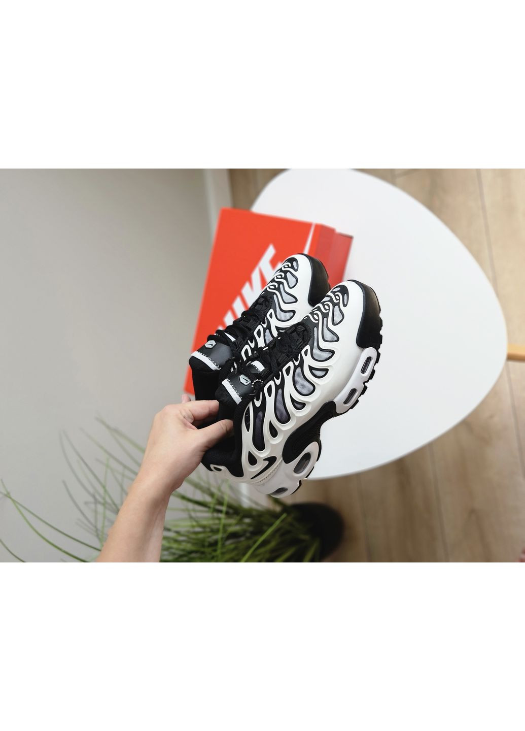 Кросівки жіночі і чоловічі Nike Air Max Tn Plus Drift White Black | Найк Аір Макс ТН плюс білі чорні No Brand білі демісезони (362672555)