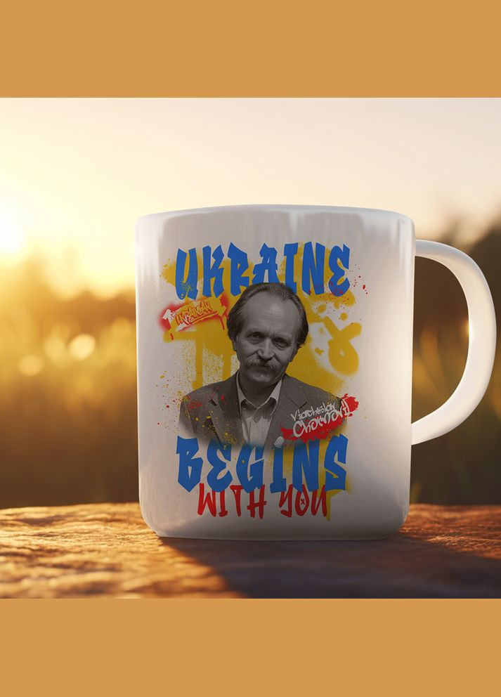 Білий кухоль (чашка) з патріотичним принтом "Чорновіл. Chernivol. Ukraine bigins with you. Графіті" Push IT Кавун Чашка (316113279)