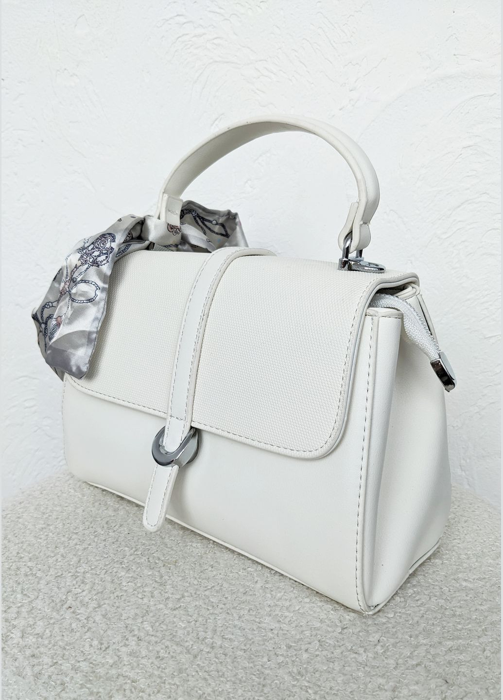 Стильная женская сумка-багет из экокожи с оригинальным декором в виде цепи и имитированного лезвия бритвы InFashion Сумка (327308725)