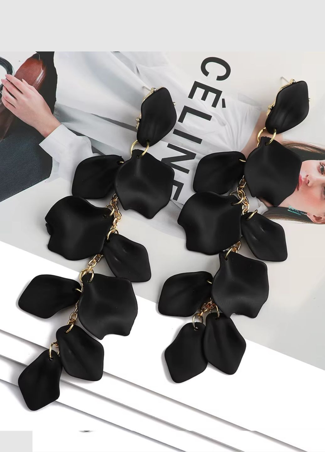 Сережки жіночі з пелюстками довгі Fashion Jewelry No Brand (331157736)