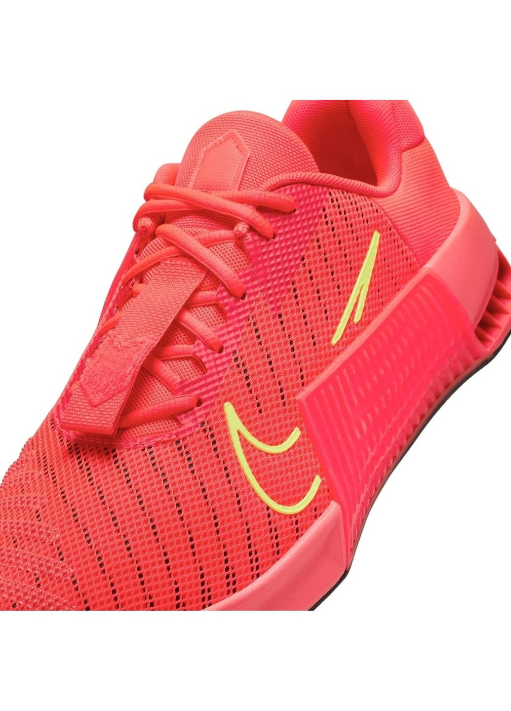 Розовые кроссовки мужские metcon 9 pink Nike