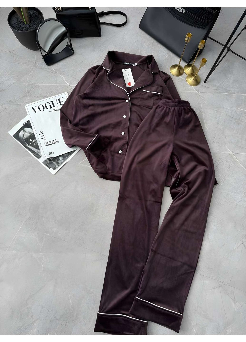 Коричнева зимня жіноча брючна велюрова піжама з кантом: сорочка на гудзиках і прямі штани синя Україна