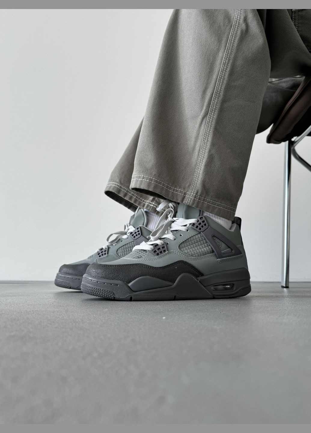 Серые демисезонные кроссовки мужские и женские nike air jordan 4 retro grey | найк аир джордан 4 серые No Brand