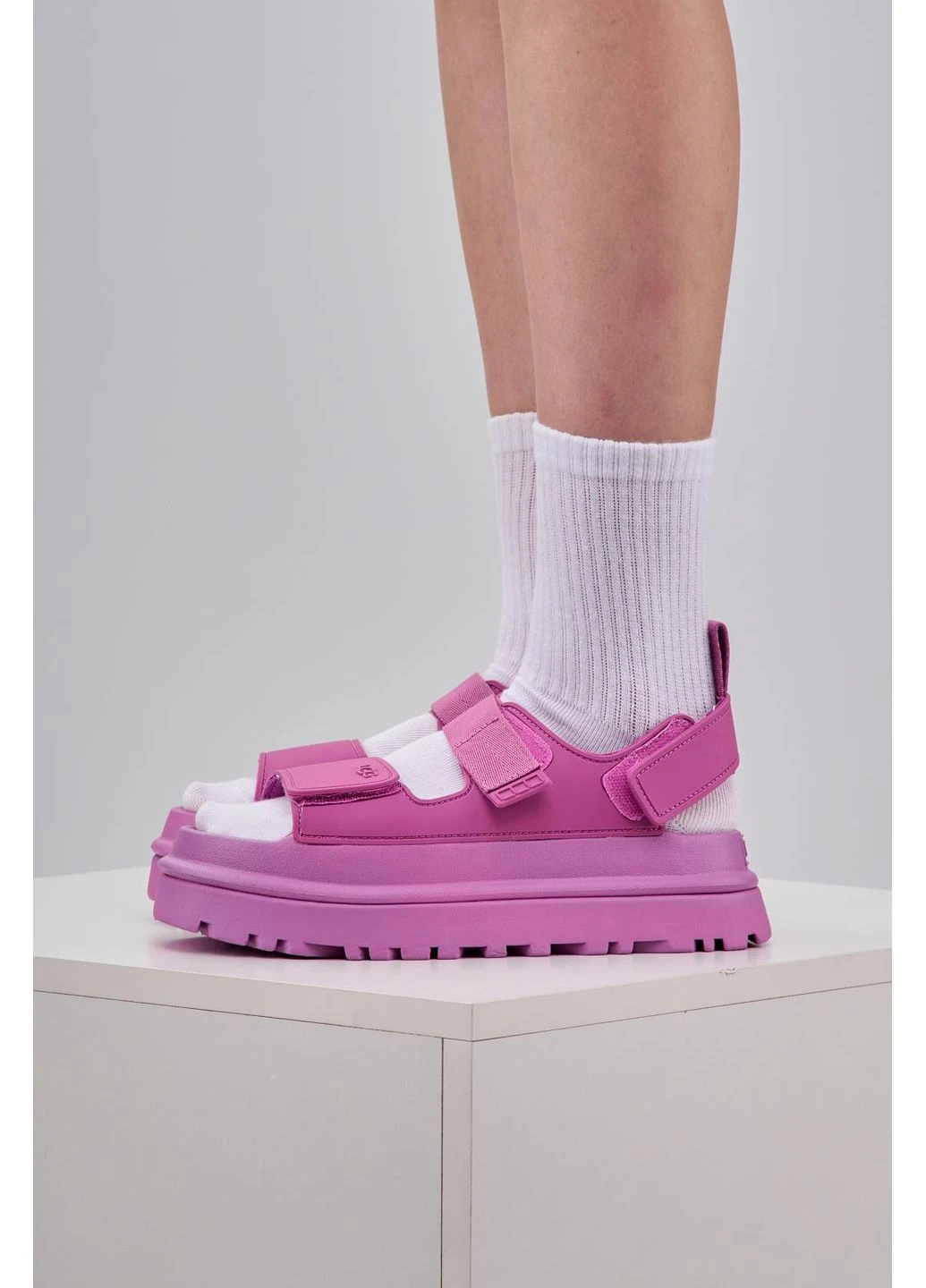 Цветные летние босоножки fuchsia UGG 11113