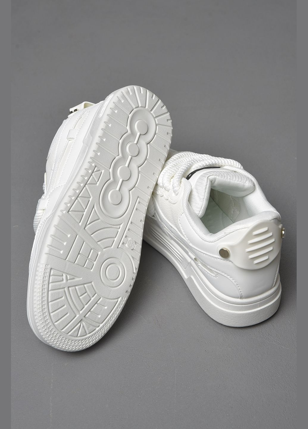 Белые демисезонные кроссовки мужские белого цвета на шнуровке Let's Shop