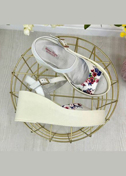 Белые босоножки светлые кожаные на платформе. 36 размер No Brand