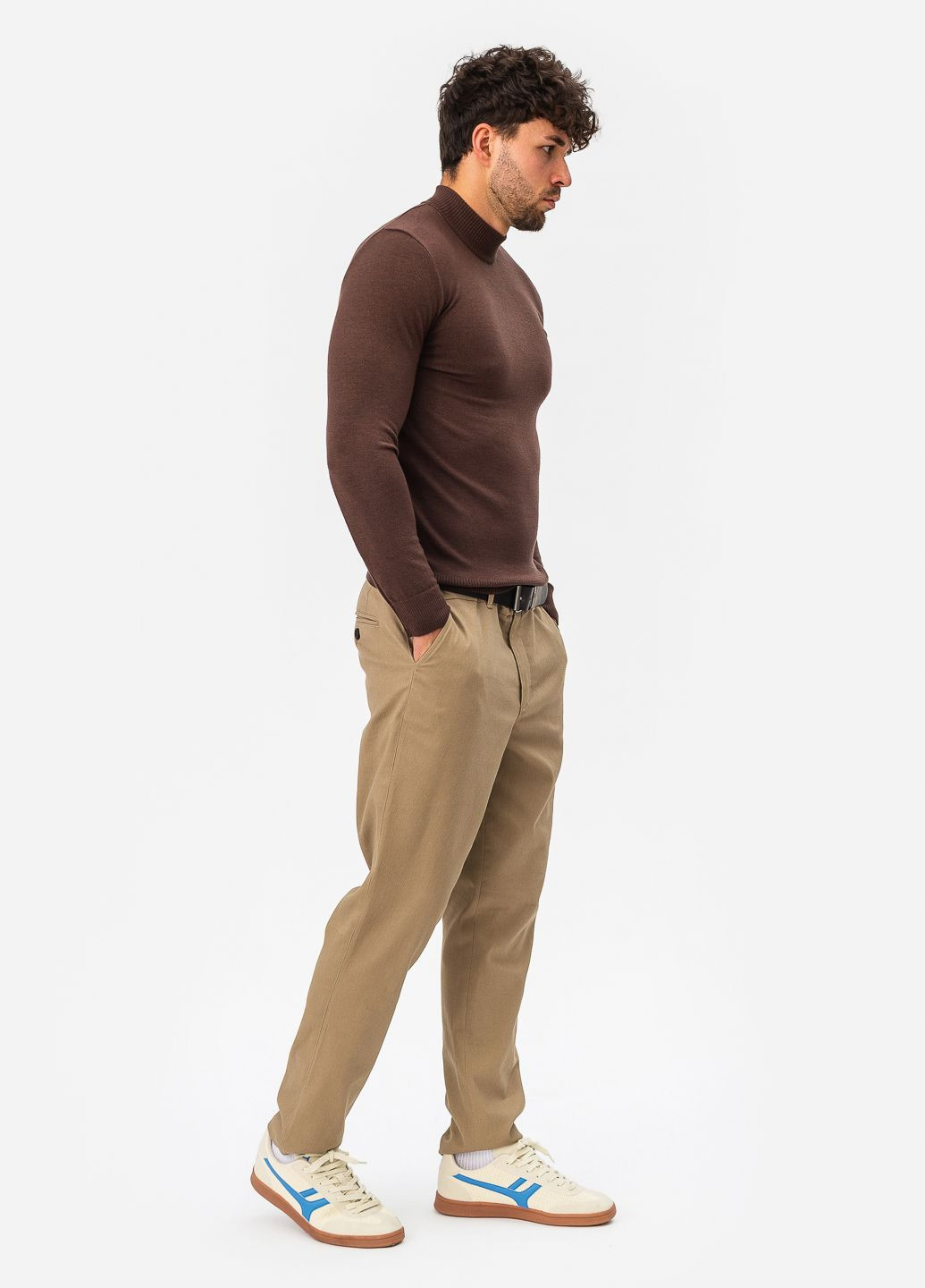 Коричневый мужской тонкий свитер "стойка" SVTR