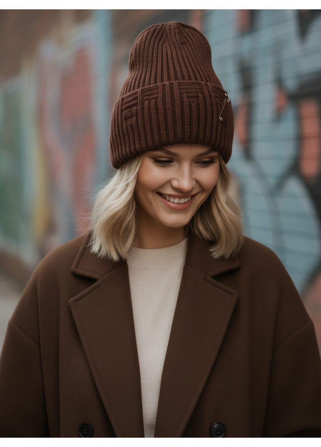 Шапка унісекс рванка з декоративною булавкою подвійна з відворотом коричнева (шоколад) No Brand (363968683)