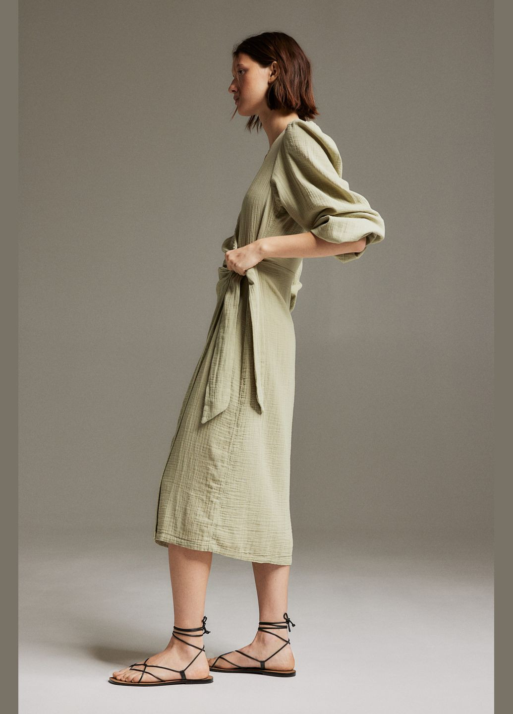 Фисташковое кэжуал платье H&M однотонное