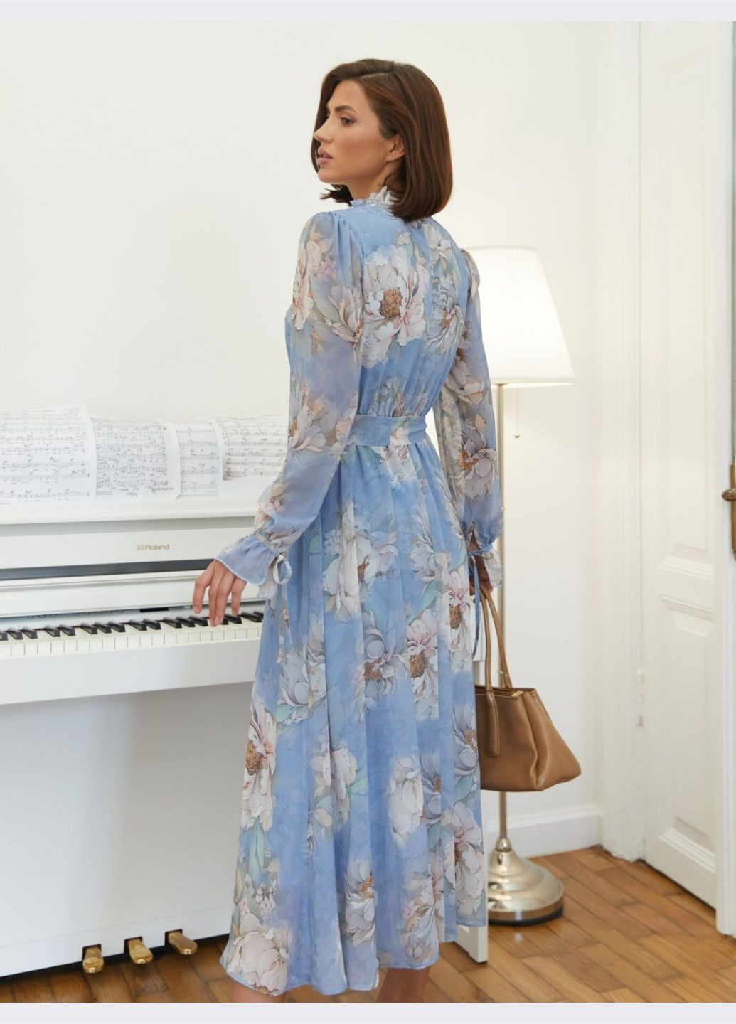 Голубое праздничный голубое платье-клёш с шифона в цветочный принт с поясом клеш Dressa с цветочным принтом
