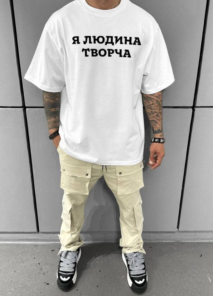 Белая футболка с мерчем No Brand