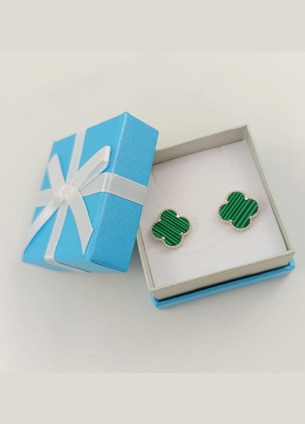 Серьги серебряные с малахитом "Клевер" (Арт.22311460034) No Brand Сережки (329909968)