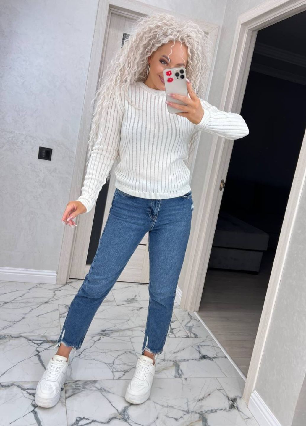 Молочный демисезонный женский базовый свитер в рубчик Allthings