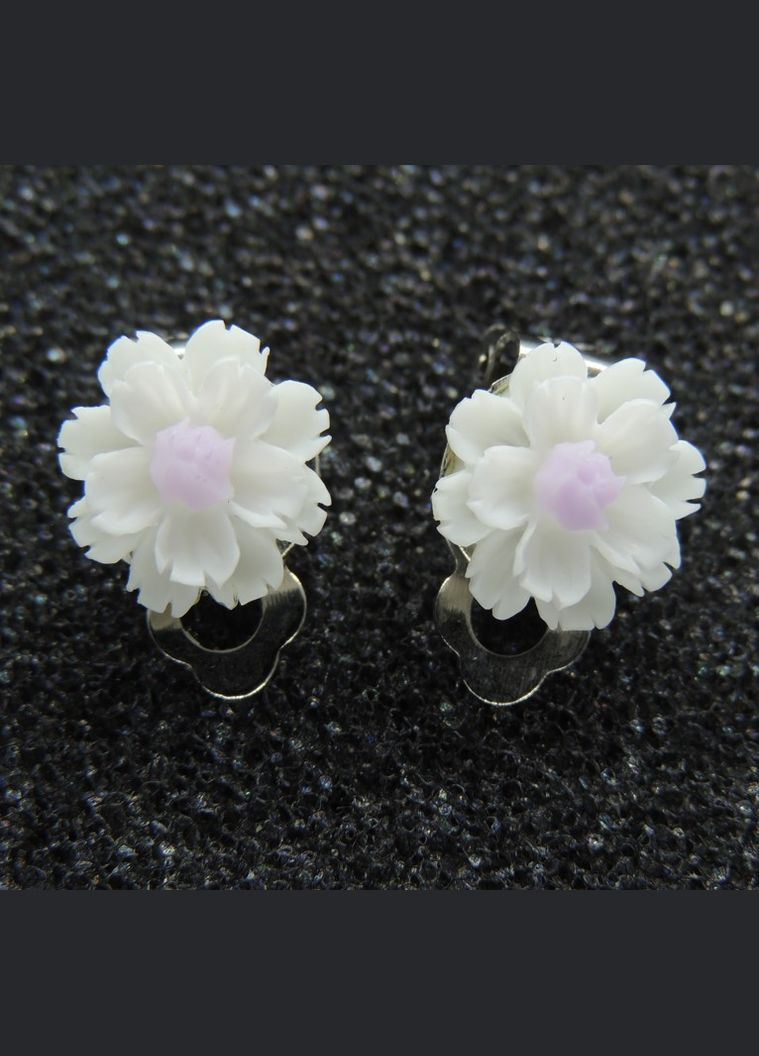 Сережки кліпси дитячі для вух без пробивання квітка Хризантема ніжно світлорожева з бірюзовою Liresmina Jewelry (289533626)