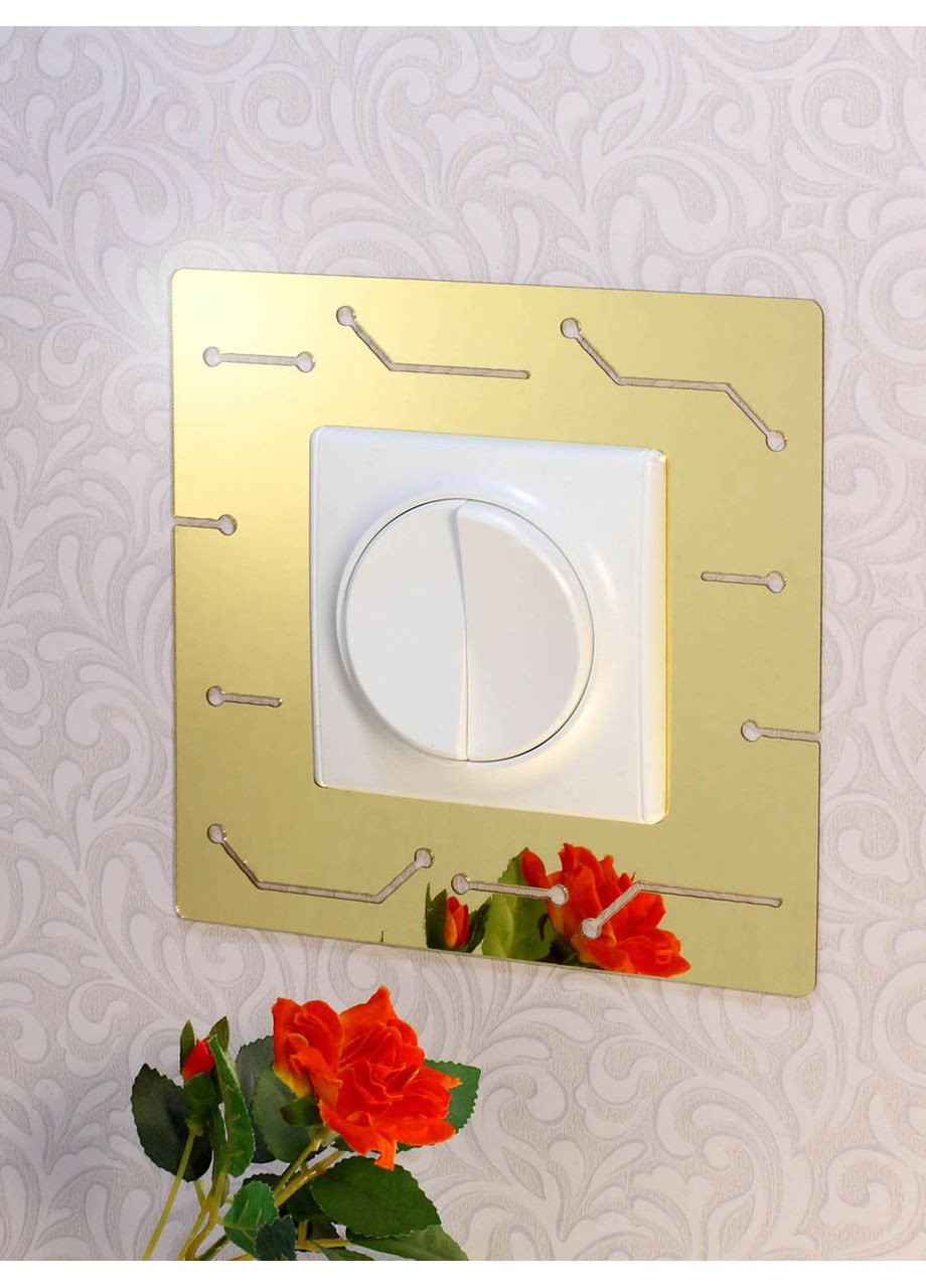 Інтер'єрна рамка-наклейка під вимикач дзеркальна декоративна №7 1 шт. Ваша Світлість (366334559)