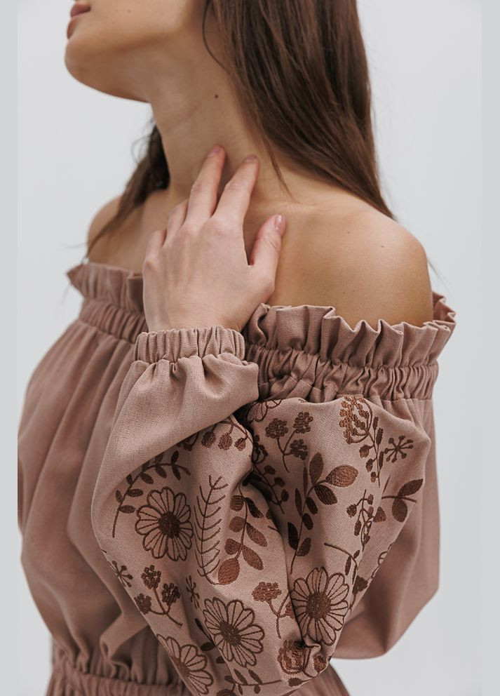 Платье-вышиванка с открытыми плечами темно-бежевое с цветами гладью Arjen (289756798)