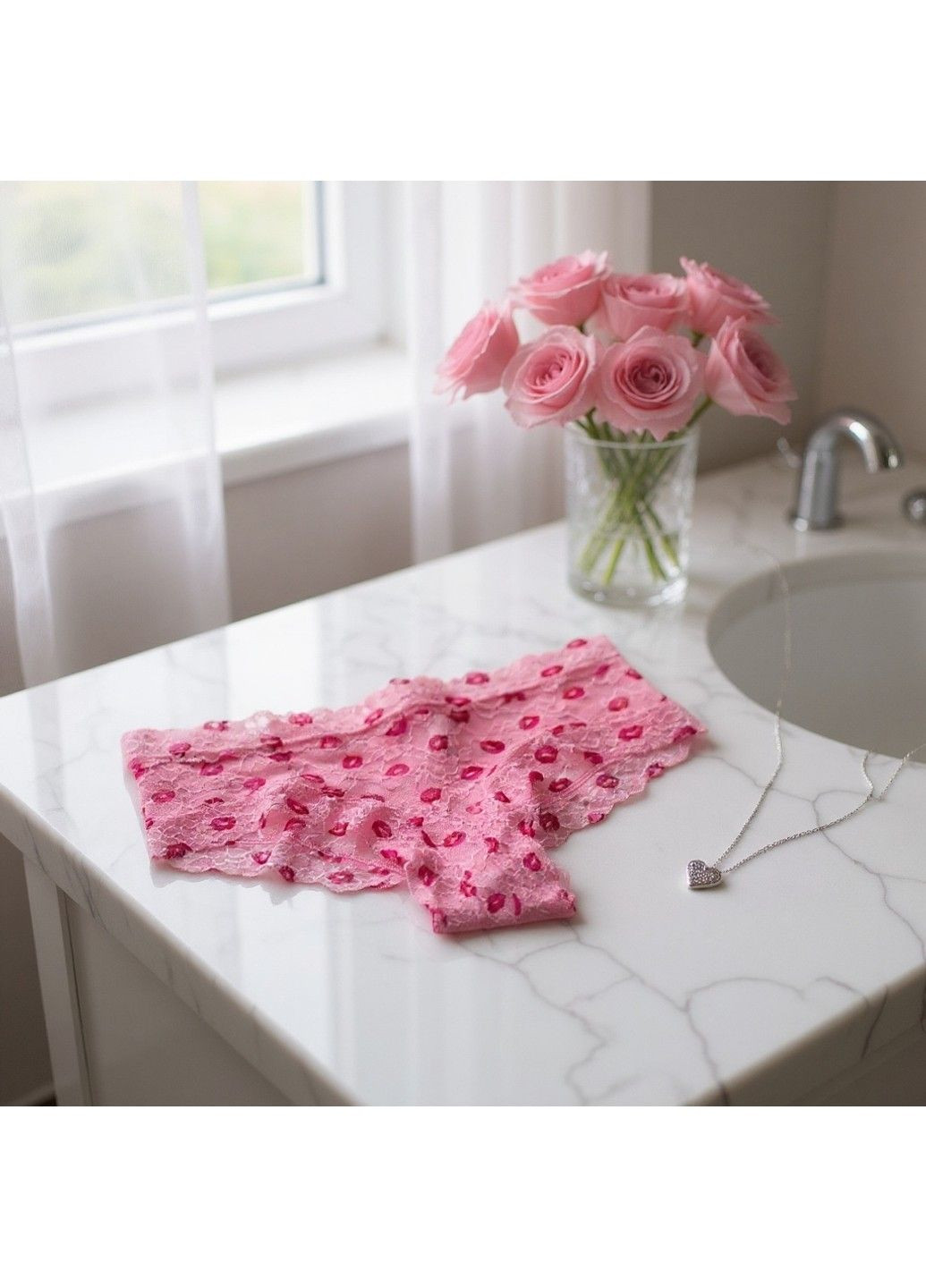 Трусики-чіки жіночі мереживні Lace-Up Cheeky Panty рожеві Victoria's Secret (361043668)