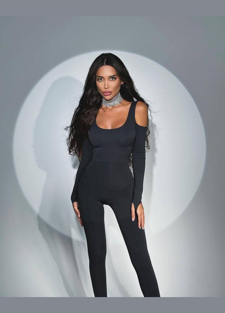 Облягаючий жіночий комбінезон з вирізами на плечах Adelante комбінезон-брюки однотонний чорний повсякденний