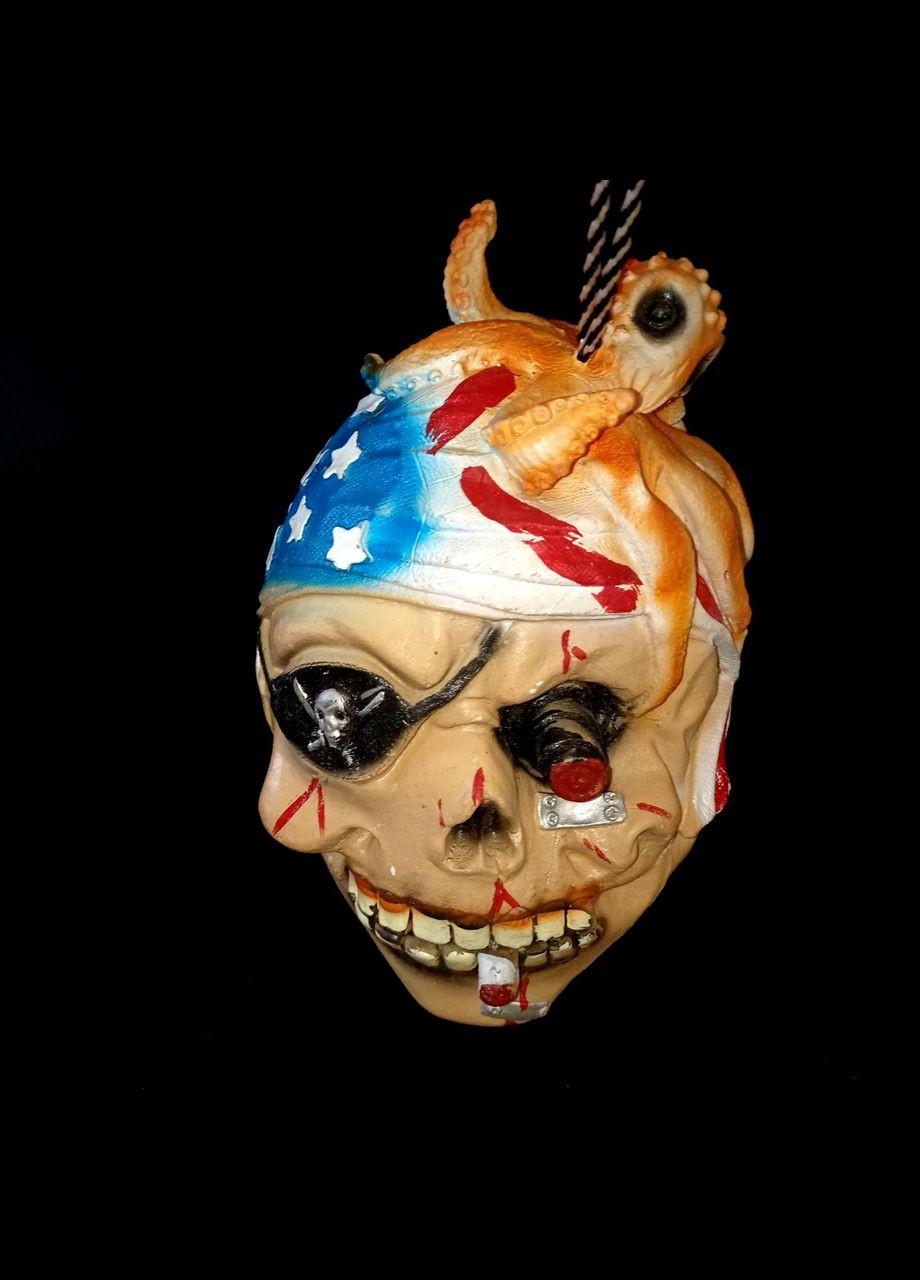 Декор на Хэллоуин подвесной "Глава пирата с кальмаром" резиновое украшение+подарок No Brand (342384846)