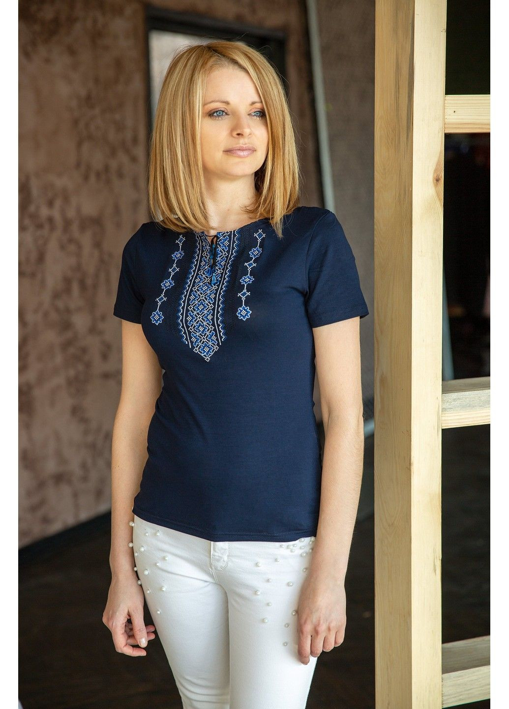 Тёмно-синяя женская вышитая футболка орнамент голубой, синий Lesia (335077531)