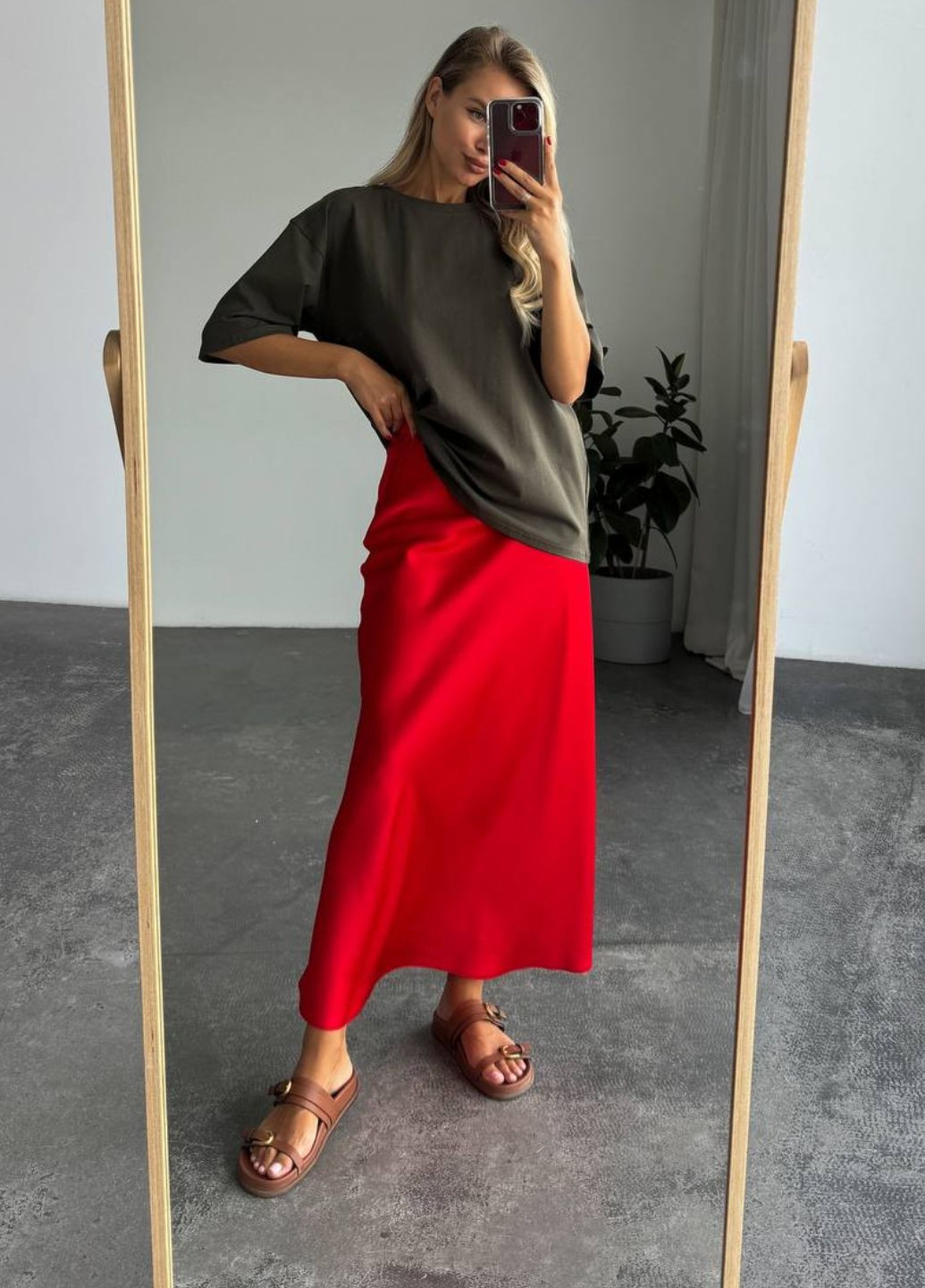 Красная повседневная однотонная длинная юбка Україна клешированная