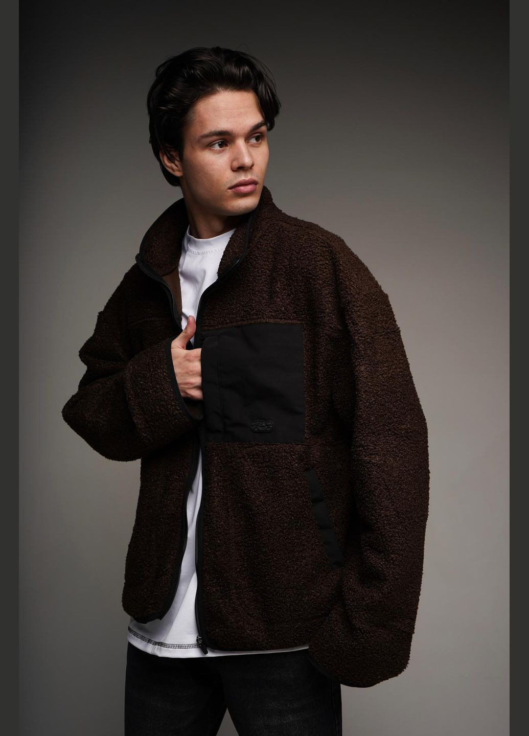 Стильна та тепла куртка-бомбер із м'якого матеріалу "барашек" Vakko на блискавці (324147089)