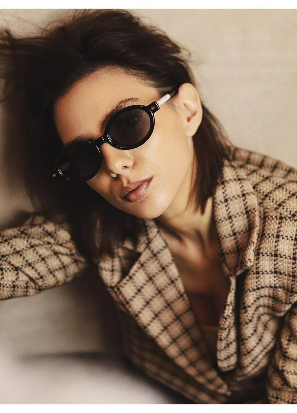 Сонцезахисні окуляри овальні Deluxe чорні з білим No Brand (322469403)