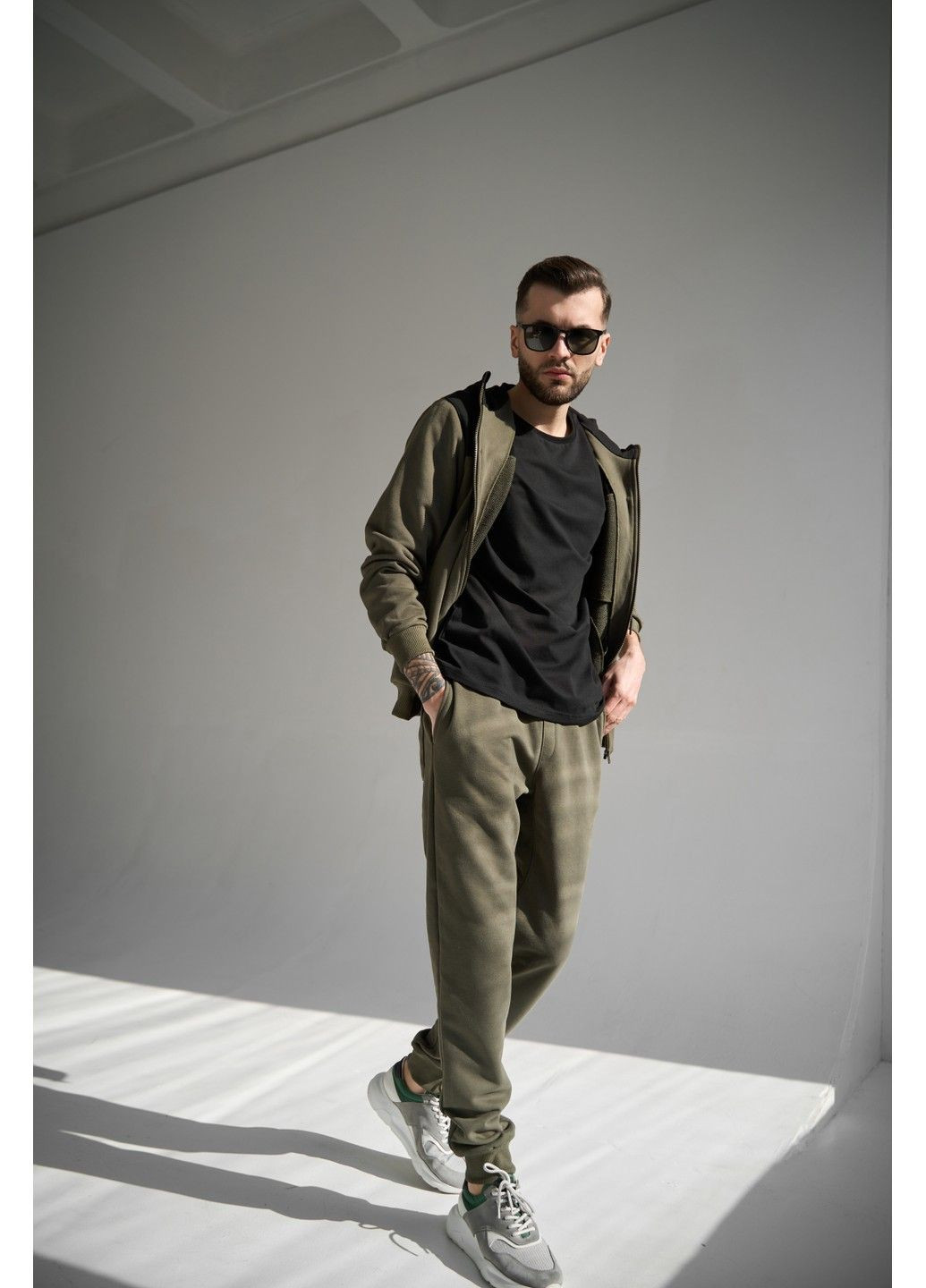 Спортивный костюм мужской ТРОЙКА весна осень HW CLUB с кофтой на замке хаки + футболка черная Handy Wear (293275165)