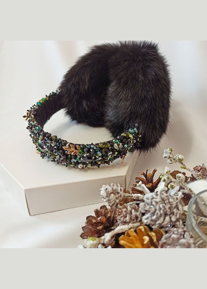 Теплі хутряні навушники, розшиті кришталем, смарагдового кольору, розмір універсальний Ksenija Vitali (306853331)