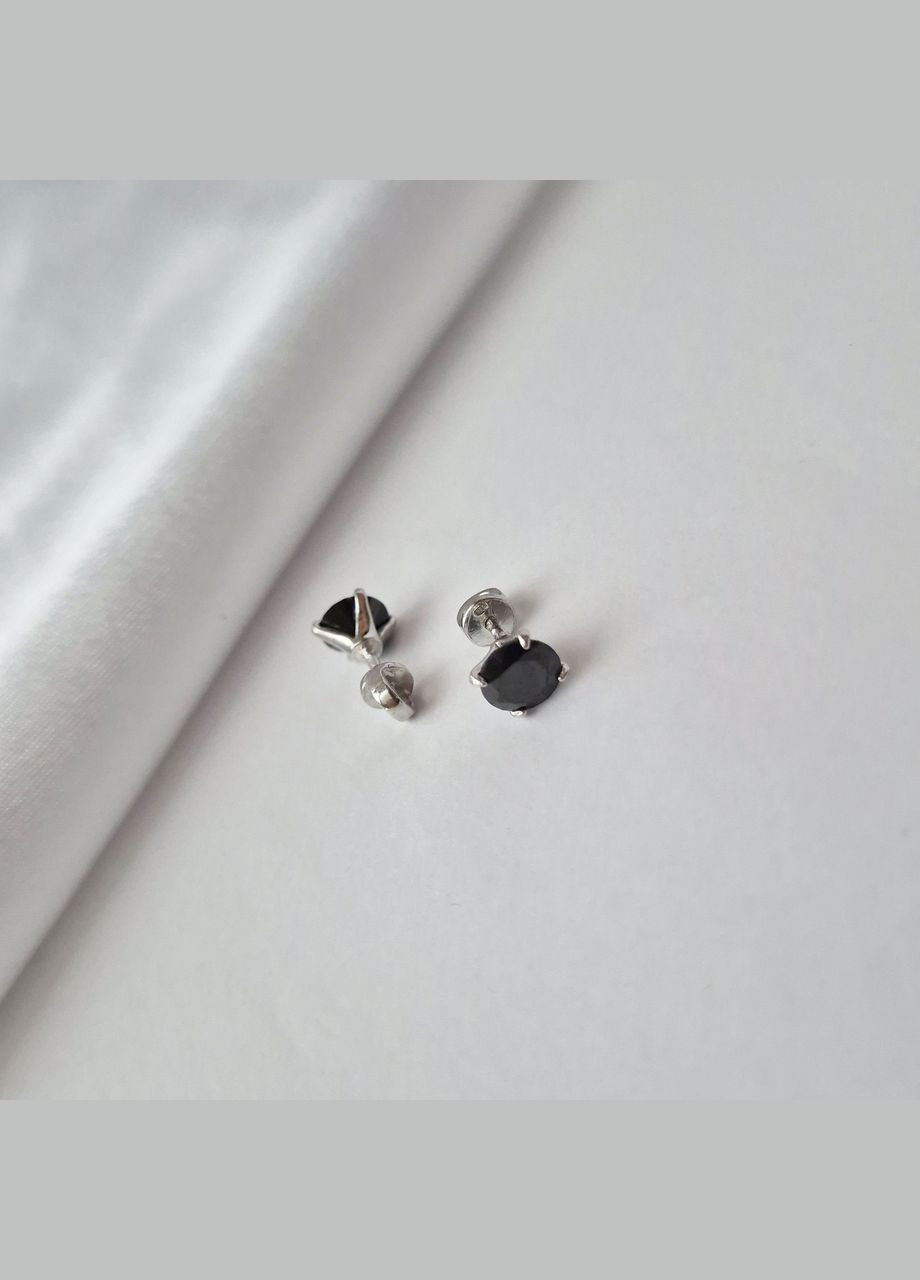 Серебряные Сережки гвоздики на закрутках Черный Камень 7 мм серебро 925 пробы Родированное 54411р 1.80г No Brand (317571730)