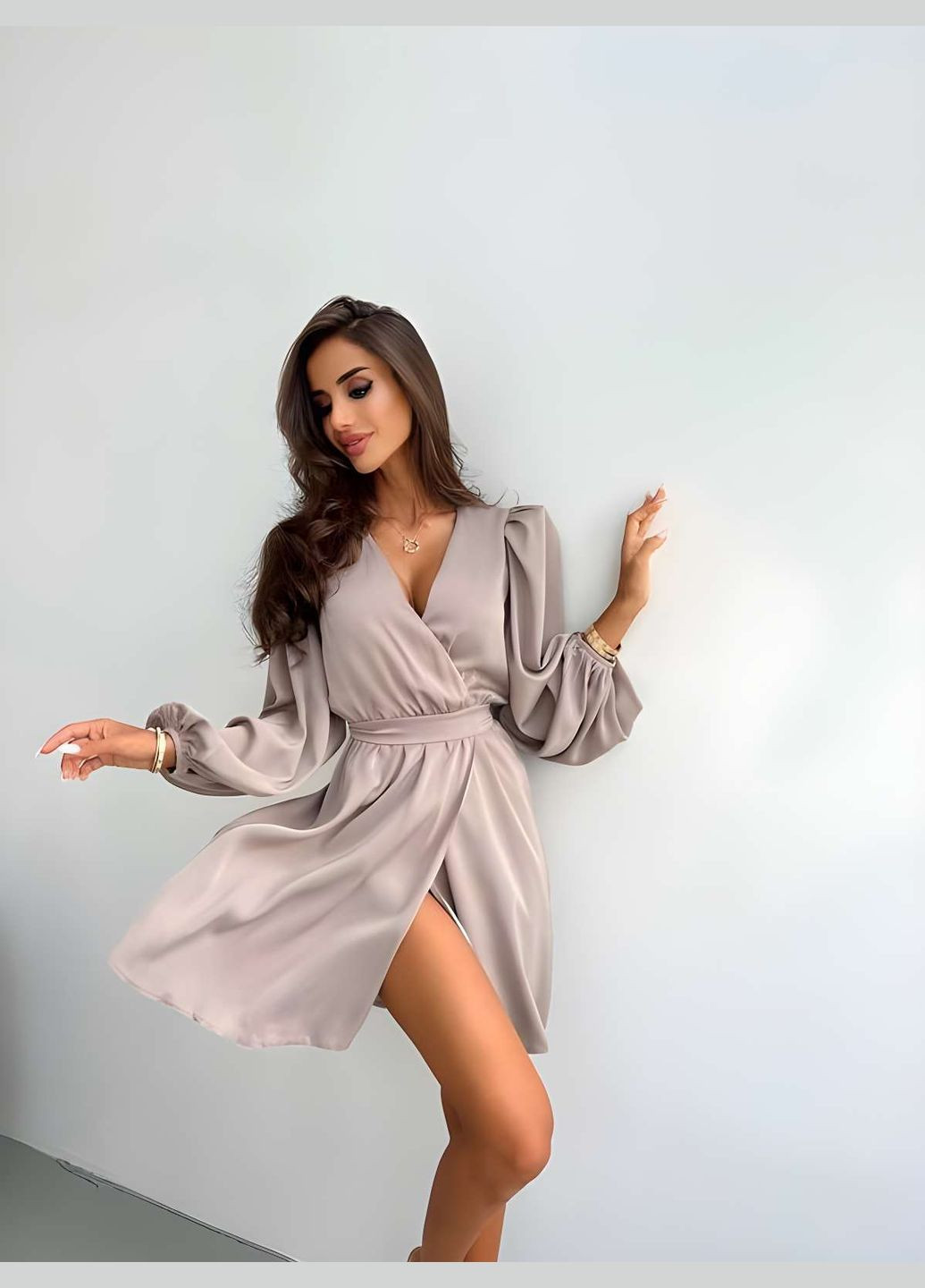 Бежевое праздничный, коктейльное, откровенный, повседневный, кэжуал, вечернее женское синее короткое шелковое платье голубое, шелковое мини платье электрик на запах Україна однотонное