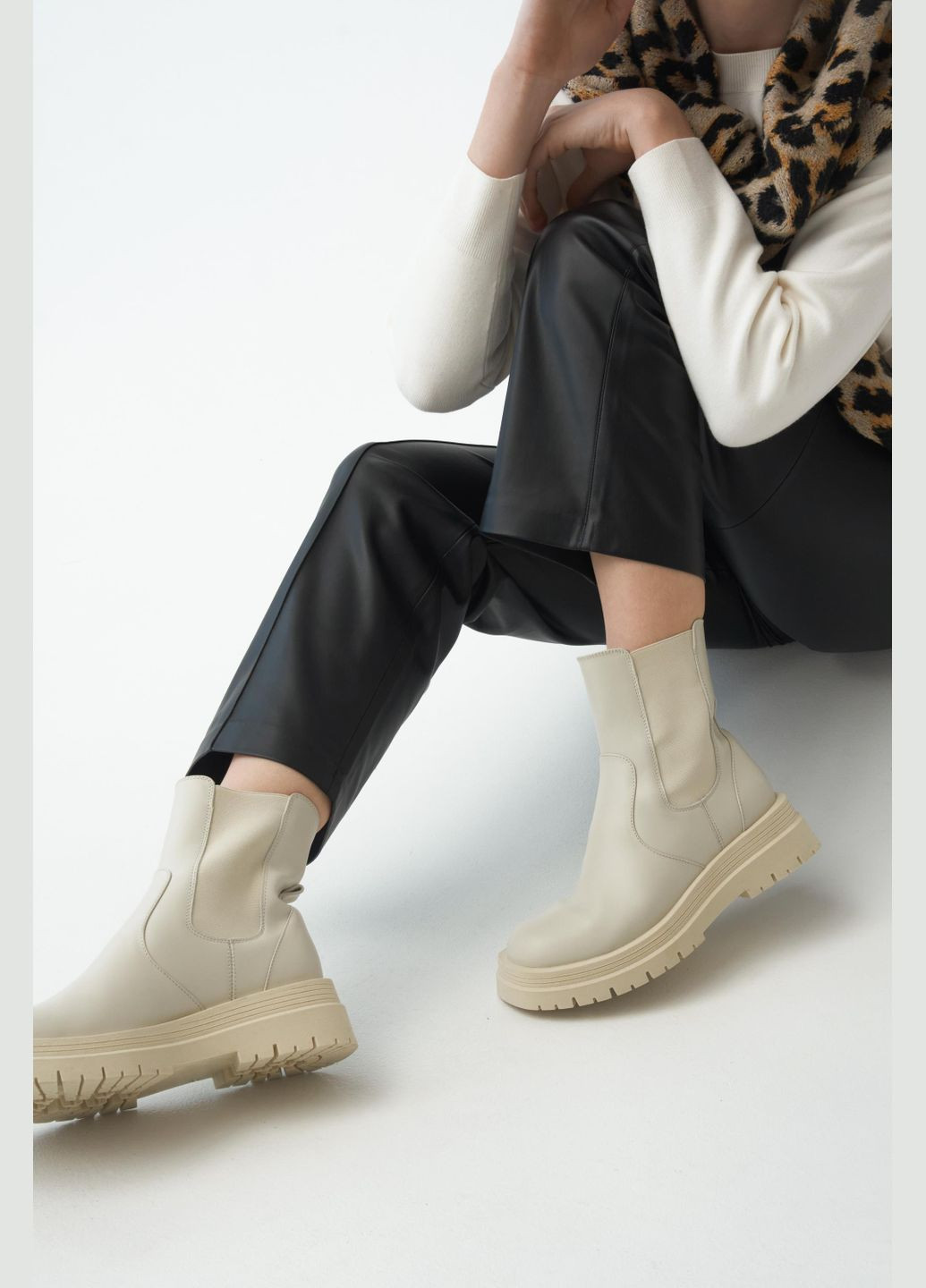 Осенние челси, цвет молочный Estro