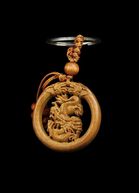 Витончений дерев'яний брелок у формі знаків зодіаку за китайським календарем ДРАКОН No Brand (306815522)