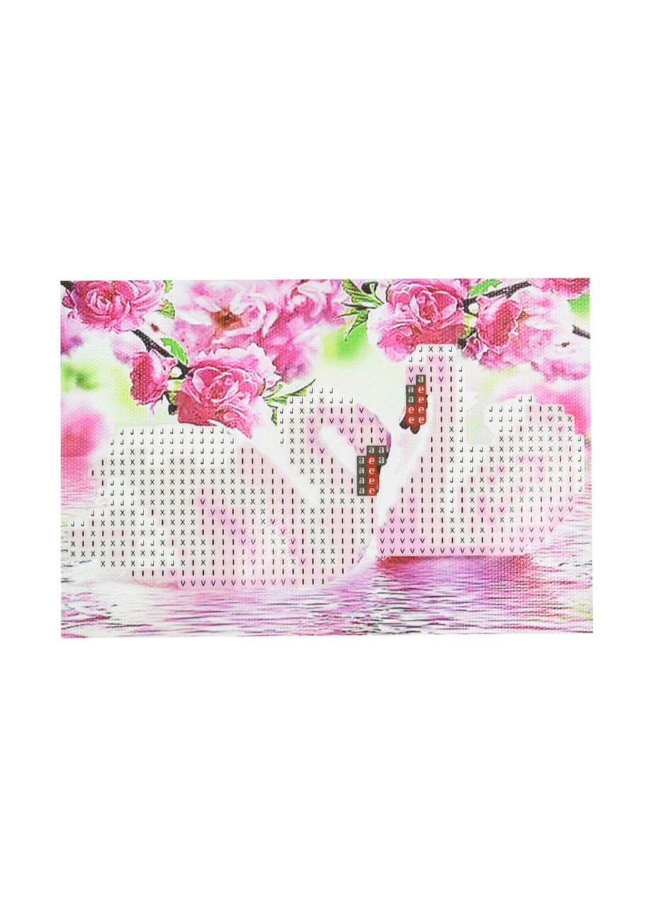 Алмазная мозаика ПРЕМИУМ Пара лебедей среди розовых цветов без подрамника размером 10х15 см (YAB26246) Strateg (362446175)