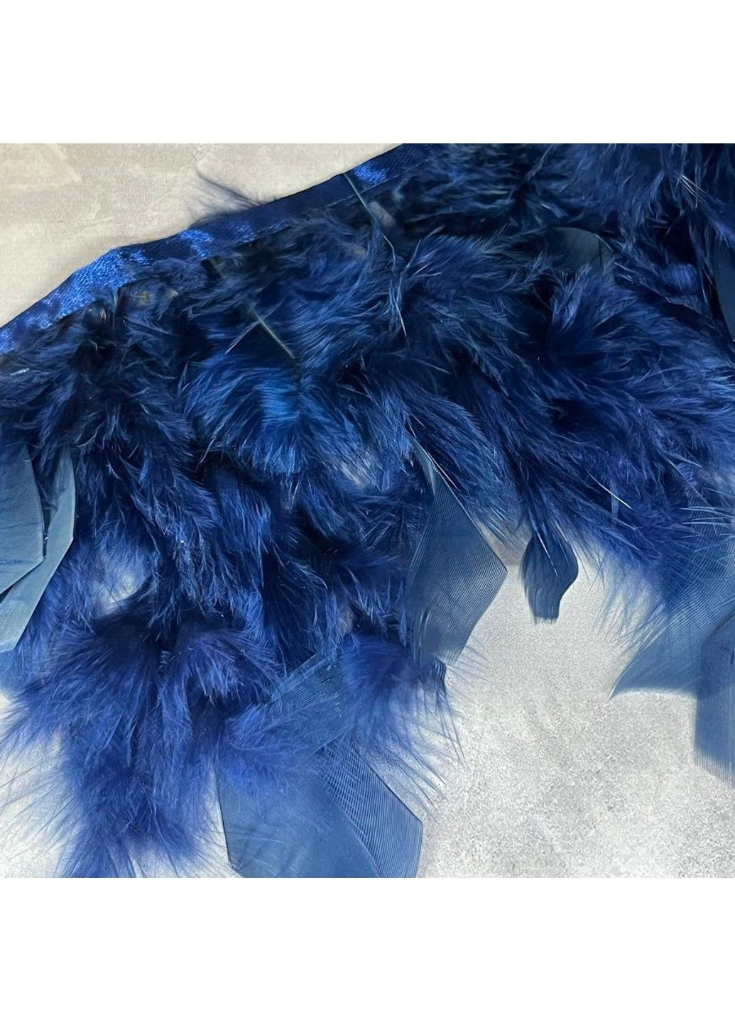 Перовая тесьма из индюшачьих перьев, цвет темно-синий, отрезок 25 см No Brand (316702655)