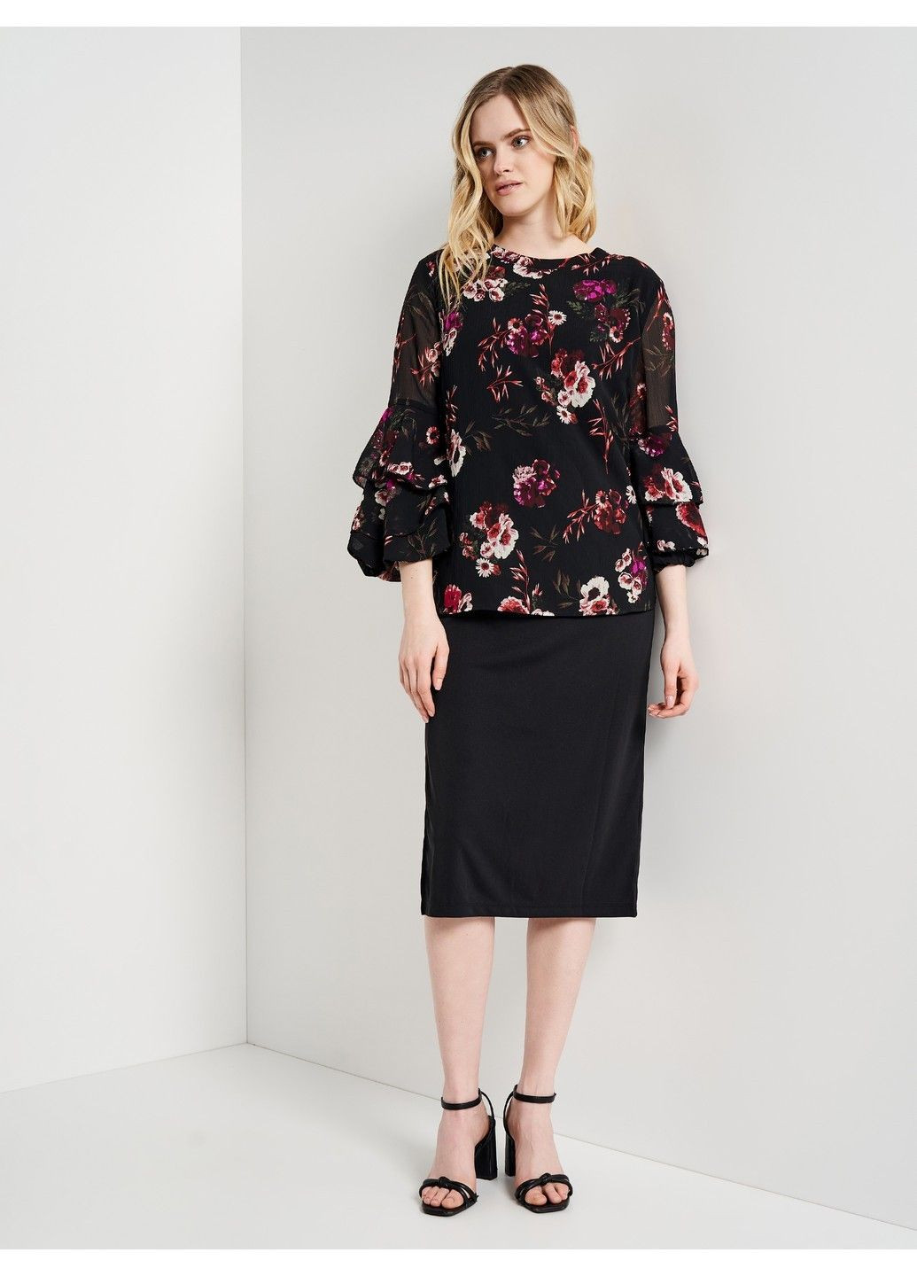 Чёрная блуза Black Tape