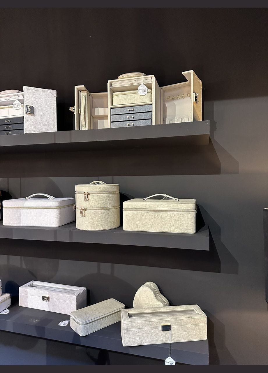 Скринька для прикрас з еко-шкіри бежевого кольору без відсіків Бельгія (46545) J-Line (305394774)