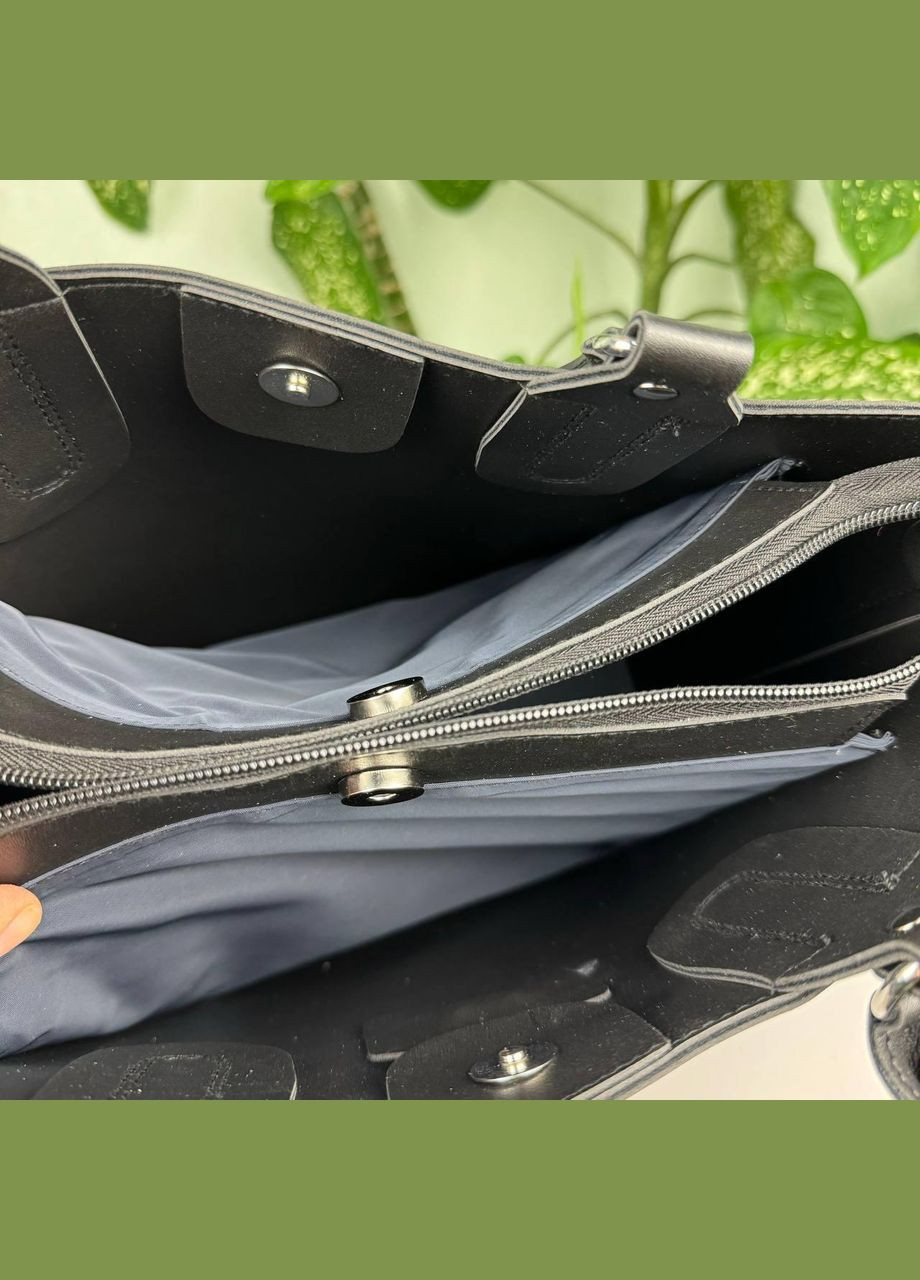 Женская сумка с кисточкой и брелоком из экокожи с одним отделением черная (sku_1517) No Brand (330576432)