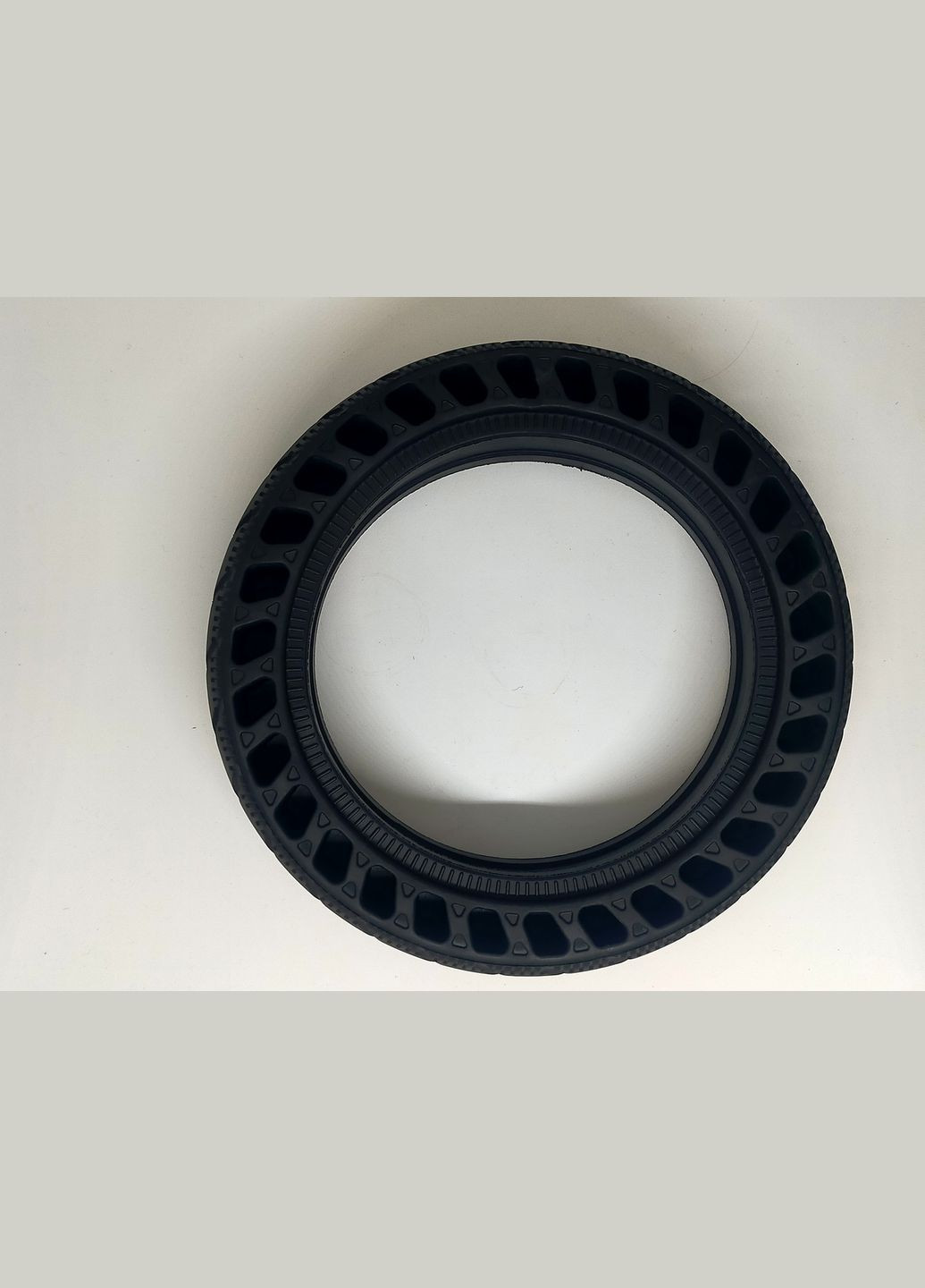Литая пневматическая покрышка для электросамоката 8.5*2 Х с сотками черная 1295 Maxfind (267425288)