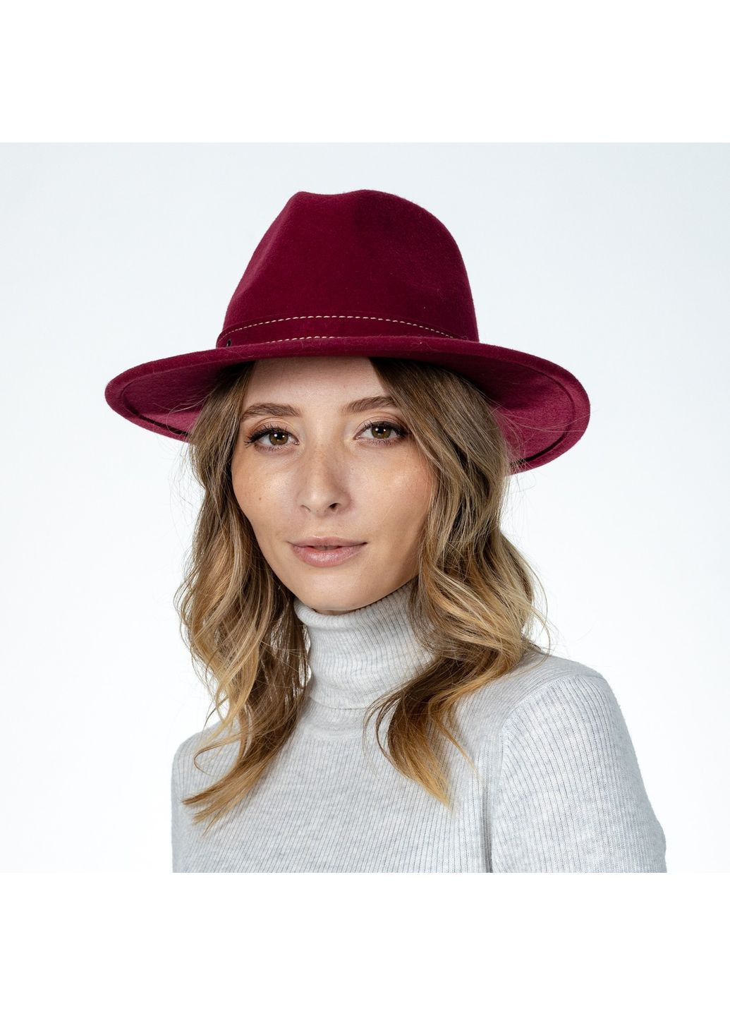 Капелюх федора жіночий з ремінцем фетр бордовий МЕДОУ LuckyLOOK 574-342 (322790241)