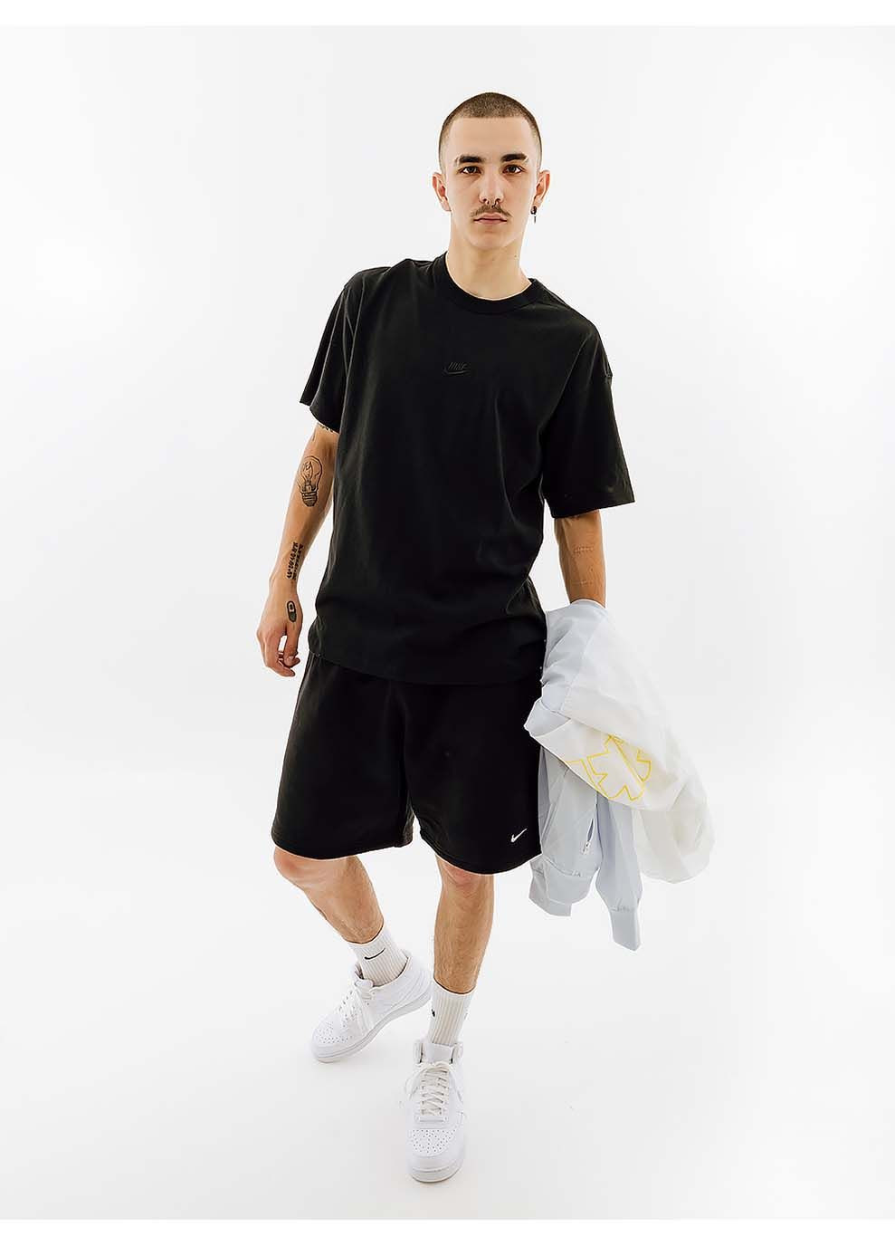 Черная мужская футболка nikensw prem essntl sust tee черный Nike