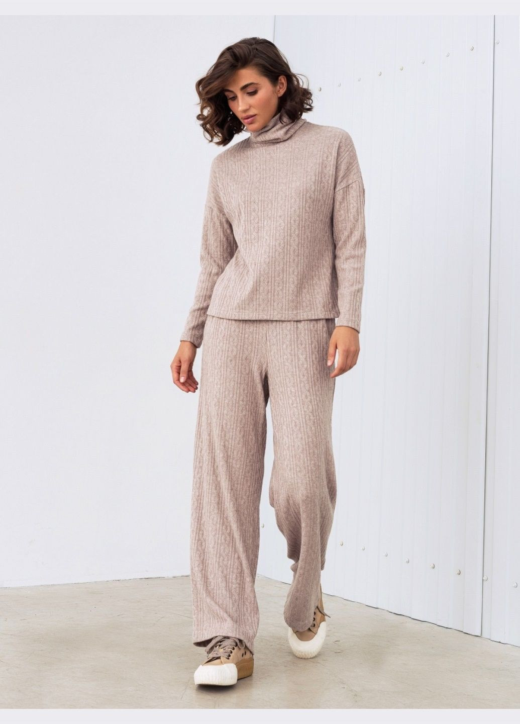 костюм из вязаного трикотажа с брюками бежевый Dressa (304836437)