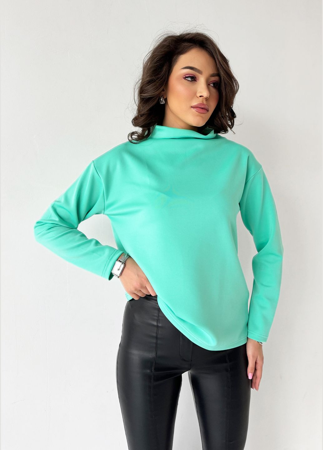 Класичний жіночий трикотажний гольф INNOE Гольф (322295219)