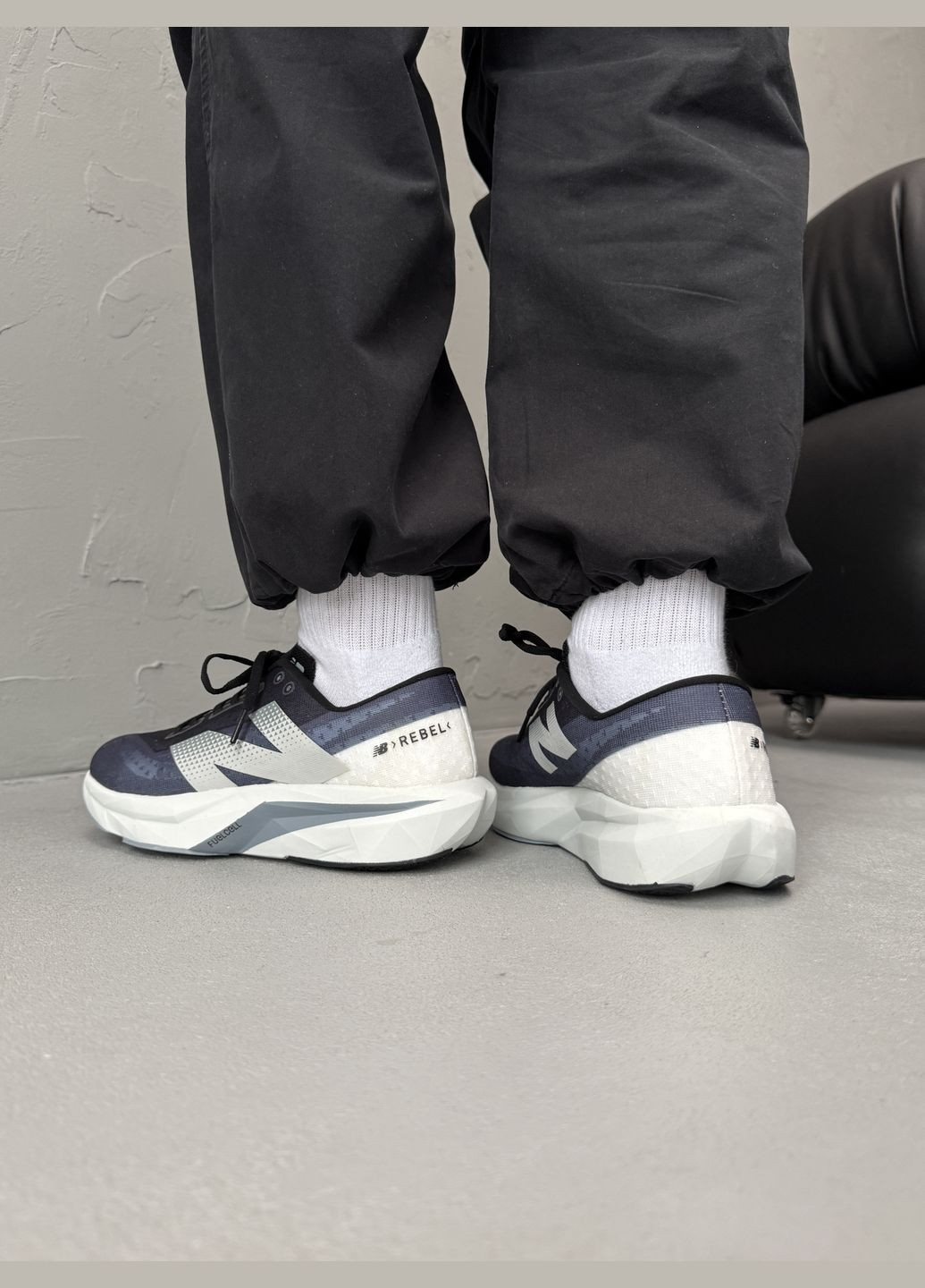 Синій Осінні кросівки чоловічі new balance fuelcell rebel v4 graphite grey white | нью беланс фьюлцел ребел сині No Brand
