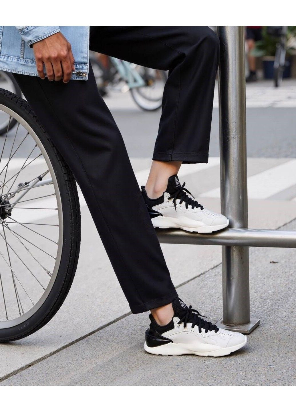 Белоснежные демисезонные кроссовки мужские белые Stilli