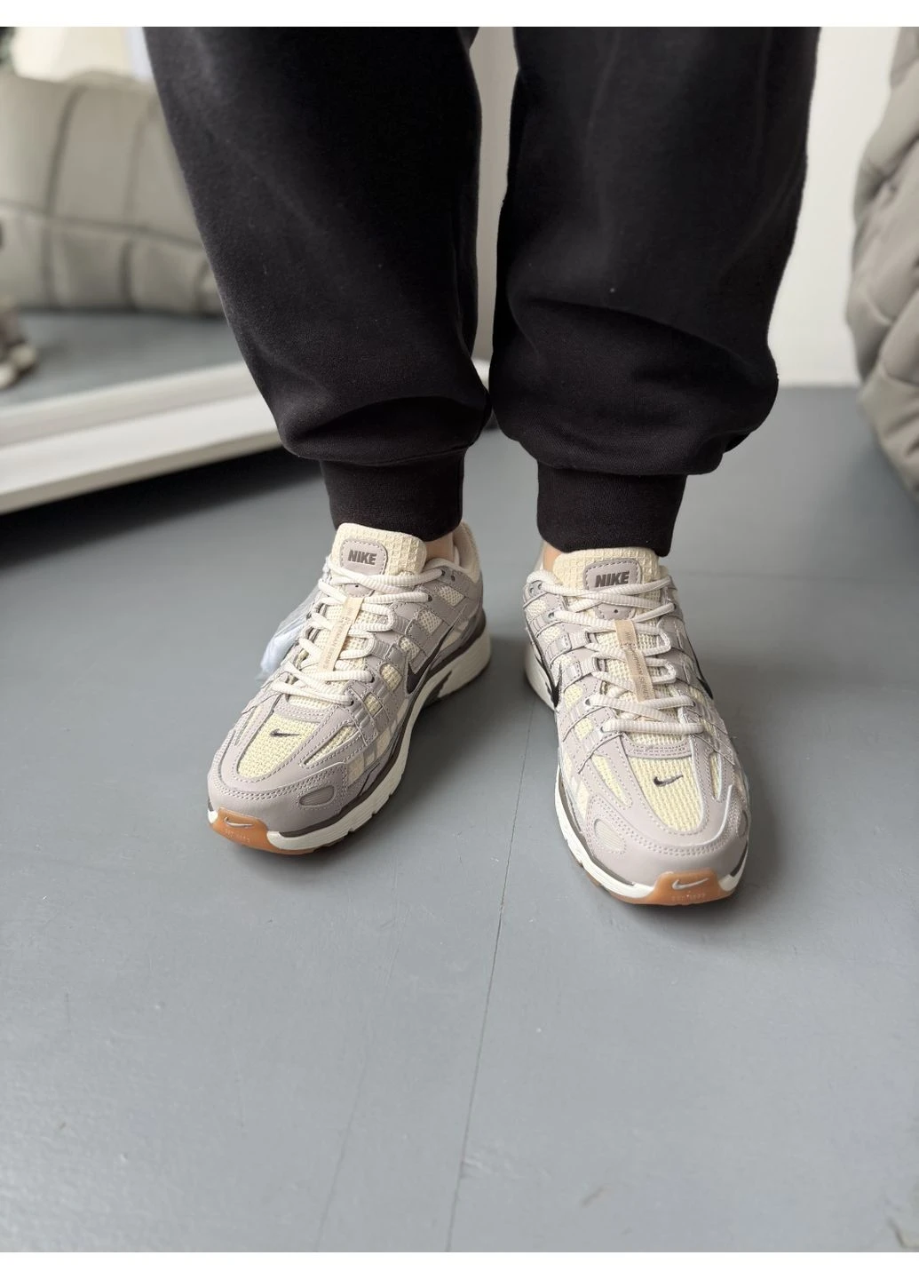КРОССОВКИ ЖЕНСКИЕ NIKE P-6000 SE COLLEGE GREY LIGHT OREWOOD НАЙК П-6000 СЕРЫЕ No Brand серые демисезоны (391968821)