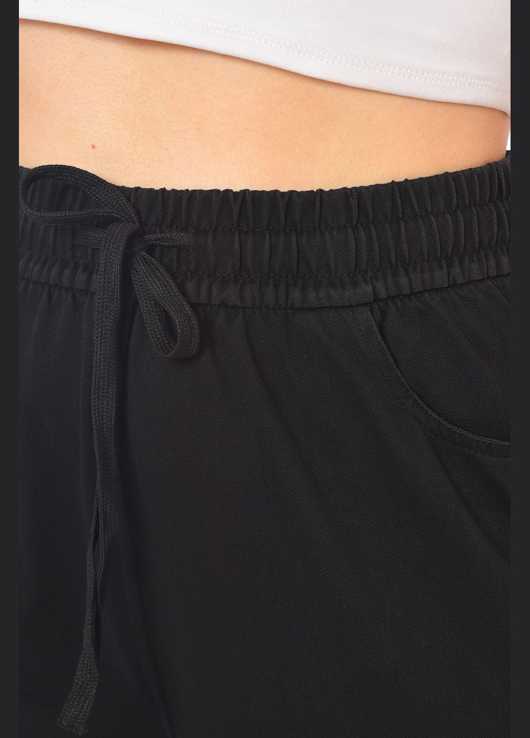 Штани жіночі однотонні напівбатальні чорного кольору Let's Shop (322668671)